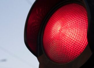 Bi semaforok segurtasuna areagotuko dute Barakaldoko Ansioko metroa eta Lutxana lotzen dituen bidegurutzean