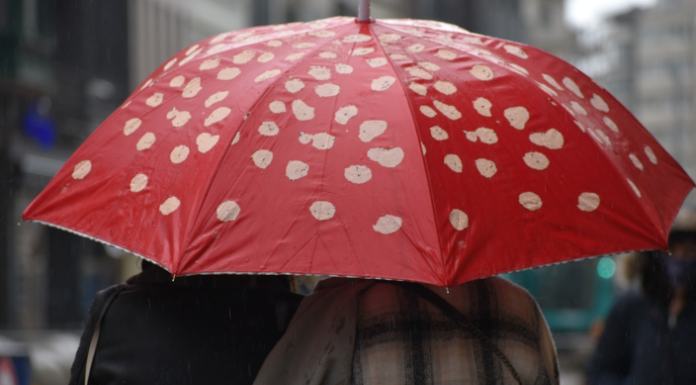Alerta naranja por precipitaciones intensas y avisos amarillos por olas de 5 metros