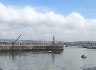 Recuperan el cadáver de un hombre que se precipitó al agua en el puerto de Santurtzi