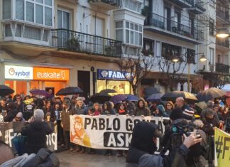 Reclaman justicia para Pablo González en el segundo aniversario de su encarcelamiento Manifestación en Gernika que reclama la libertad de Pablo González