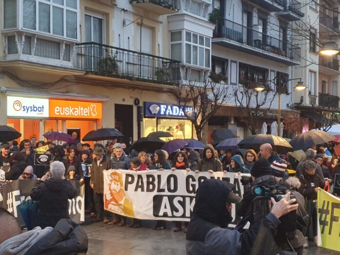 Manifestación en Gernika que reclama la libertad de Pablo González