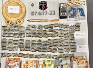 La Policía Municipal de Bilbao detiene a un varón por un delito de tráfico de drogas en el barrio de San Francisco