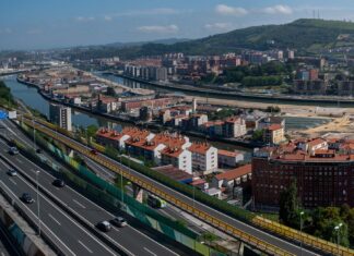 El Ayuntamiento de Bilbao pide precaución en el entorno de la Ría en Zorrotzaurre ante la alerta por mareas vivas hasta este miércoles
