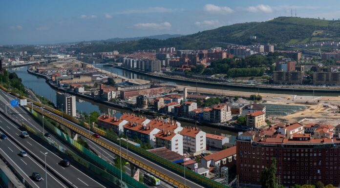 El Ayuntamiento de Bilbao pide precaución en el entorno de la Ría en Zorrotzaurre ante la alerta por mareas vivas hasta este miércoles