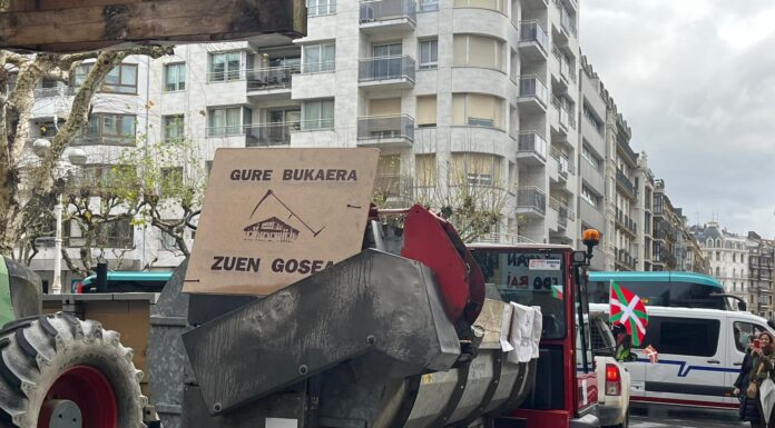 Una tractorada solicita «el cumplimiento de las medidas anunciadas» para el primer sector