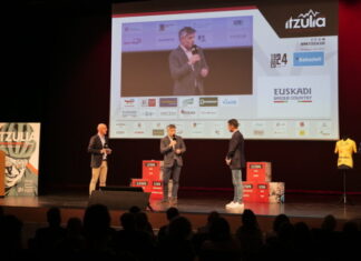 Jarduera Fisikoaren eta Kirolaren zuzendari Gorka Iturriagak Itzulia Basque Country 2024-ren aurkezpenean parte hartu du