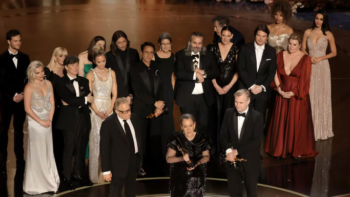 ‘Oppenheimer’ arrasa en los Oscars y España se va de vacío