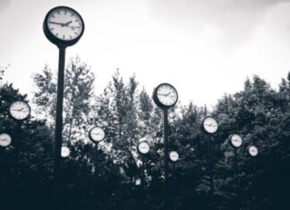 Relojes de fichar: Diferentes tipos y consideraciones para elegir el adecuado