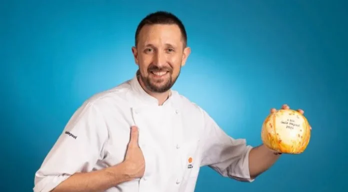 El ZASCA por respuesta que le mandó a un influencer que quería comer gratis en su restaurante