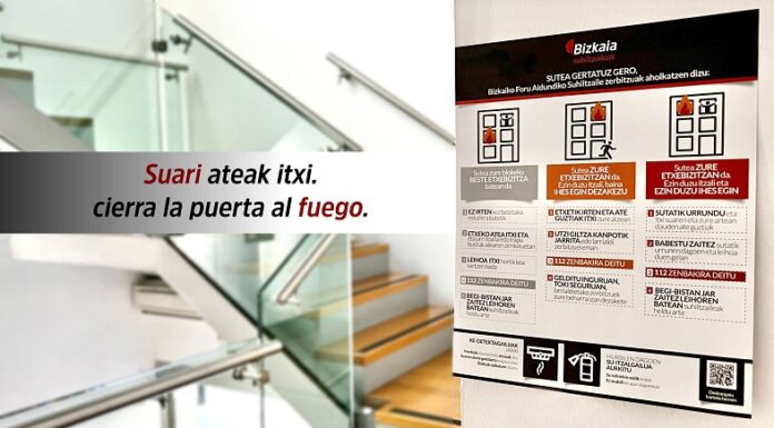 9.000 comunidades de vecinos más de toda Bizkaia recibirán carteles con pautas de seguridad para saber actuar ante un incendio
