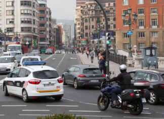 La policía municipal de Bilbao controlará la correcta circulación de motocicletas y ciclomotores en una campaña de vigilancia específica