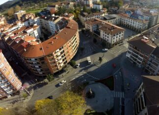 La Ertzaintza detiene a un hombre y busca a otros tres como presuntos autores de un robo con fuerza en un establecimiento hostelero de Amorebieta-Etxano