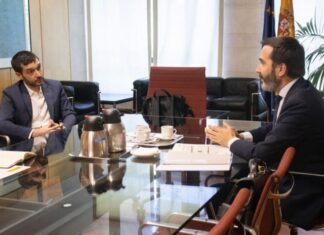 Javier Hurtado sailburua eta Pablo Bustinduy ministroa kontsumo-eskubideen defentsarako koordinazioa indartzeko elkartu dira