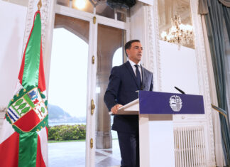 La propuesta de «Pacto para el ejercicio ejemplar de la política en Euskadi» fue presentada ayer por el Lehendakari