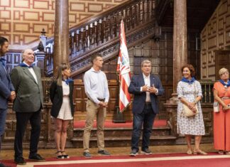 El Athletic Club ofrece en Ibaigane su tradicional recepción de Aste Nagusia al Ayuntamiento de Bilbaon en un ambiente de alirón