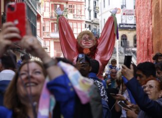 El Ayuntamiento de Bilbao distribuye el programa de Aste Nagusia 2024 en versión digital y en papel