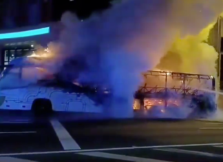 Se incendia un autobús en la entrada de Bilbao