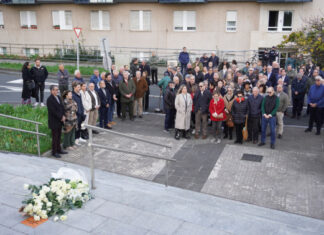 Donostiako Udalak plaka bat jarri du Santiago Oleagaren omenez