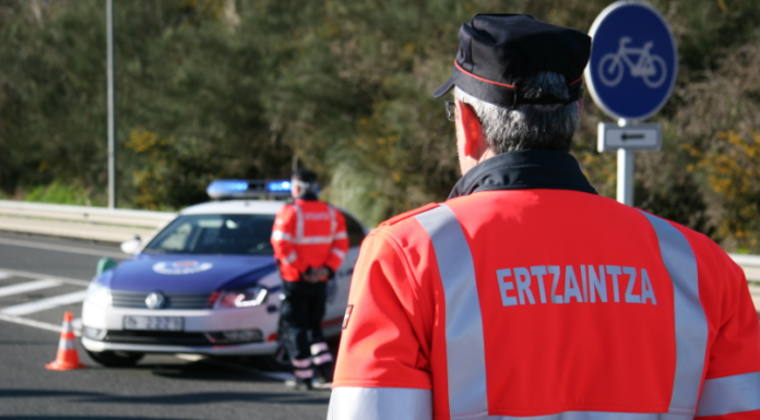 Detenido en Idiazabal por transportar a catorce personas de forma ilegal en una furgoneta