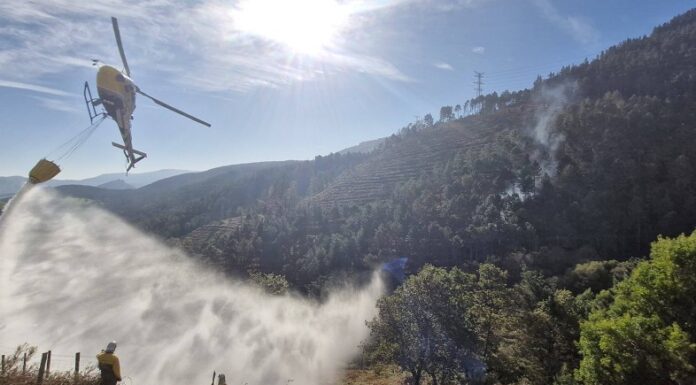 Bizkaia fortalece su capacidad de respuesta ante incendios forestales con maniobras de descarga desde helicóptero