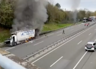 Un accidente entre dos camiones provoca retenciones en la AP-8 en Irun