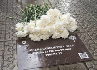 Bilbao coloca una nueva placa en recuerdo y homenaje a Joseba Goikoetxea, ertzaina asesinado por ETA