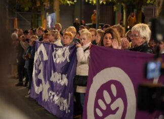 Pasaia muestra su repulsa ante el intento de homicidio de una mujer por parte de su pareja
