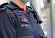 Un agente de la Ertzaintza salva la vida de una niña de dos años en Bilbao tras realizarle la maniobra de Heimlich