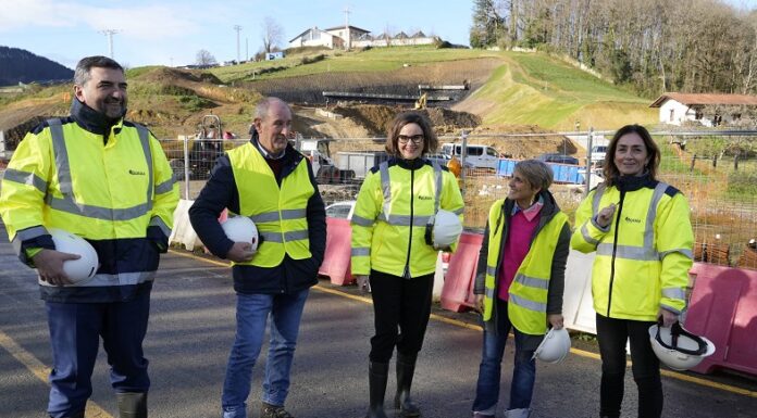 La Diputada General visita en Lea Artibai los proyectos de infraestructuras que mejorarán la conectividad de Bizkaia