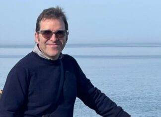 Arrosi: “Surfeko oholen fabrikazioa da paper kizkurtuaren aplikazio exotikoenetako bat”