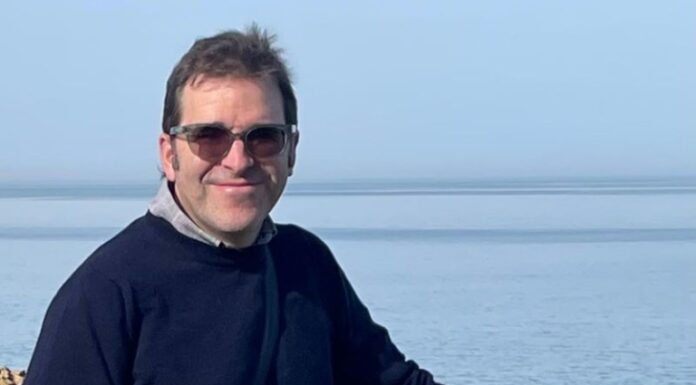Arrosi: “Surfeko oholen fabrikazioa da paper kizkurtuaren aplikazio exotikoenetako bat”