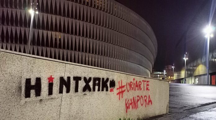 Pintadas contra Jon Uriarte cerca de San Mamés