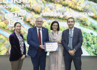 Euskadi recibe el premio al mejor stand de instituciones y comunidades autónomas en Fitur