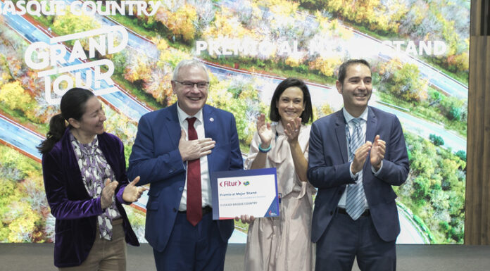FITUR 2025ean, Euskadik erakunde eta CC.AA.en stand onenaren saria jaso du