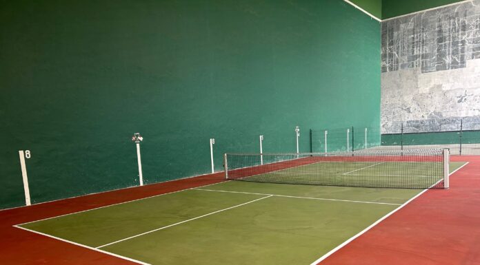 El polideportivo municipal de Artxanda disfruta ya de la primera pista de pickleball de Bilbao