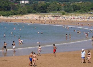 Bizkaia recupera más de 42 kilos de juguetes en una prueba piloto de limpieza y reutilización en sus playas