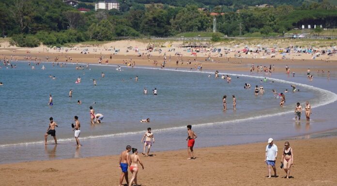 Bizkaia recupera más de 42 kilos de juguetes en una prueba piloto de limpieza y reutilización en sus playas