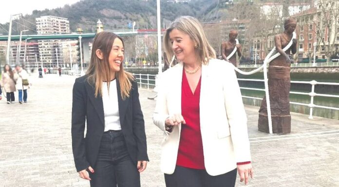 Carmen Mijangos, asociación Mujeres con Voz y el proyecto Musika eta zure begirada de eCivis, premios Zirgari a la igualdad 2025