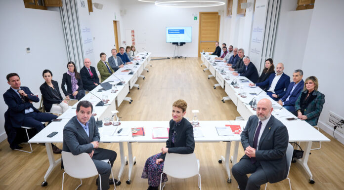 Gobernuak inbertsio funts publiko-pribatu bat sortuko duela iragarri du, Nafarroako industriaren inbertsio estrategiko berriei laguntzeko