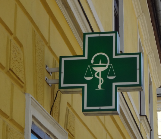 Confirmada la suspensión a una farmacéutica vizcaína por la venta masiva de parches analgésicos a una sola paciente