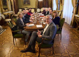 Transferentzien Batzordearen Nafarroako ordezkaritzak Foru Komunitateak errepideen zaintza eta kontrol lanak eta isunen kudeaketa esklusiboki bere gain hartzeko erabakia babestu du