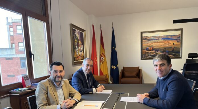 Lurralde Kohesioak 799.671 eurorekin finantzatzen du Esako zeharbidearen egokitzapena, NA-5410 errepidearekiko elkargunean glorieta bat eta 56 aparkaleku berri barne hartzen dituena