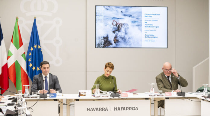 Euskadik eta Akitania Berriak Europako Garraio komisarioa gonbidatu dute Atlantikoko trenbide korridorearen egungo egoera bertatik bertara ezagutzeko