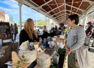Gure Lurreko Merkatua amplía su espacio y número de puestos para seguir creciendo como referente del producto local en Bilbao