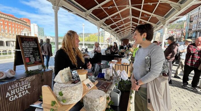 Gure Lurreko Merkatua amplía su espacio y número de puestos para seguir creciendo como referente del producto local en Bilbao