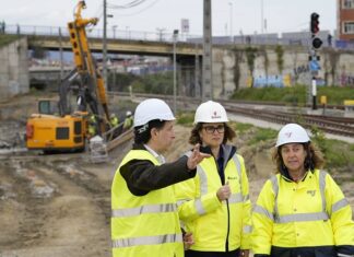 Etxanobe y García Chueca constatan los avances de la construcción de la línea 5 del metro a su paso por Basauri