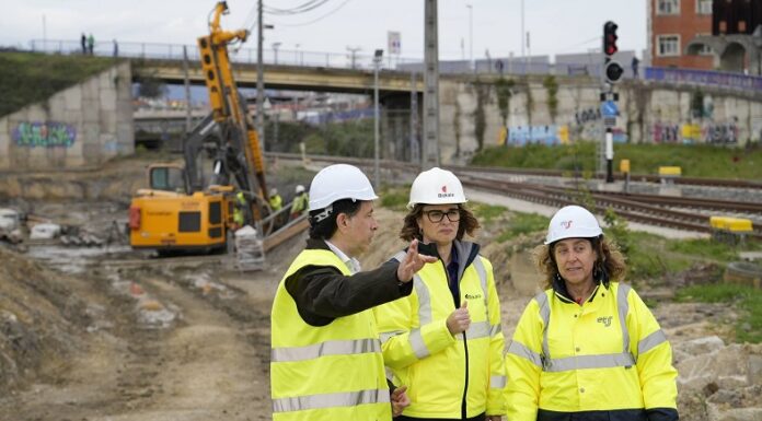 Etxanobe y García Chueca constatan los avances de la construcción de la línea 5 del metro a su paso por Basauri