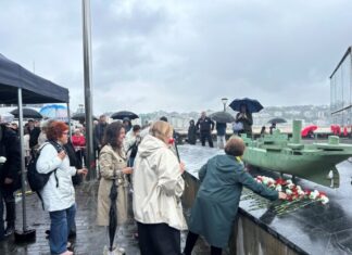 Homenaje a la tripulación del ‘Bou Gipuzkoa’ que luchó en la batalla de Matxitxako durante la Guerra Civil