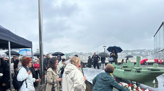 Homenaje a la tripulación del ‘Bou Gipuzkoa’ que luchó en la batalla de Matxitxako durante la Guerra Civil