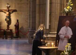 Memorial en honor al Papa Francisco en la catedral del Buen Pastor